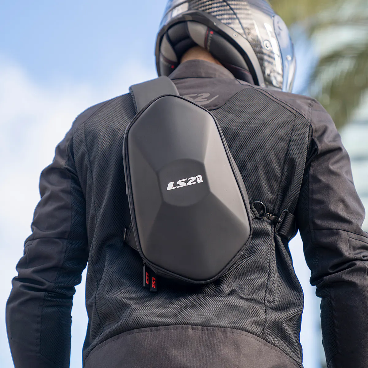 SHIELD 4L SHOULDER BAG 5