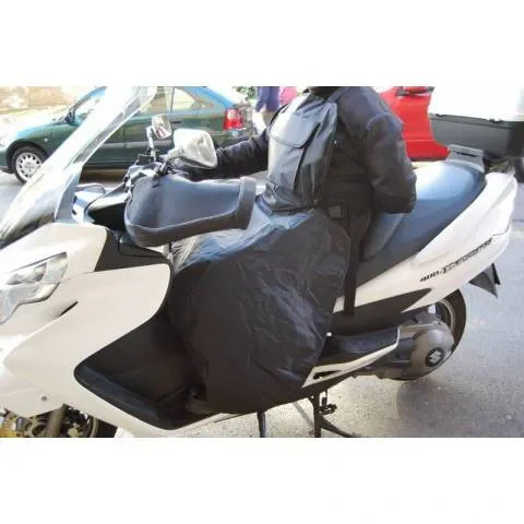 Manta cubrepiernas con peto plegable